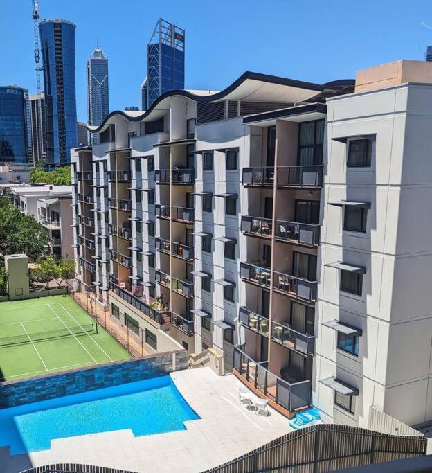 City & Lakeside With Free Parking, Pool And 10 Mins Walk Into The City เพิร์ท ภายนอก รูปภาพ