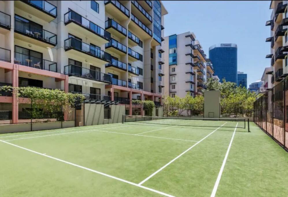 City & Lakeside With Free Parking, Pool And 10 Mins Walk Into The City เพิร์ท ภายนอก รูปภาพ